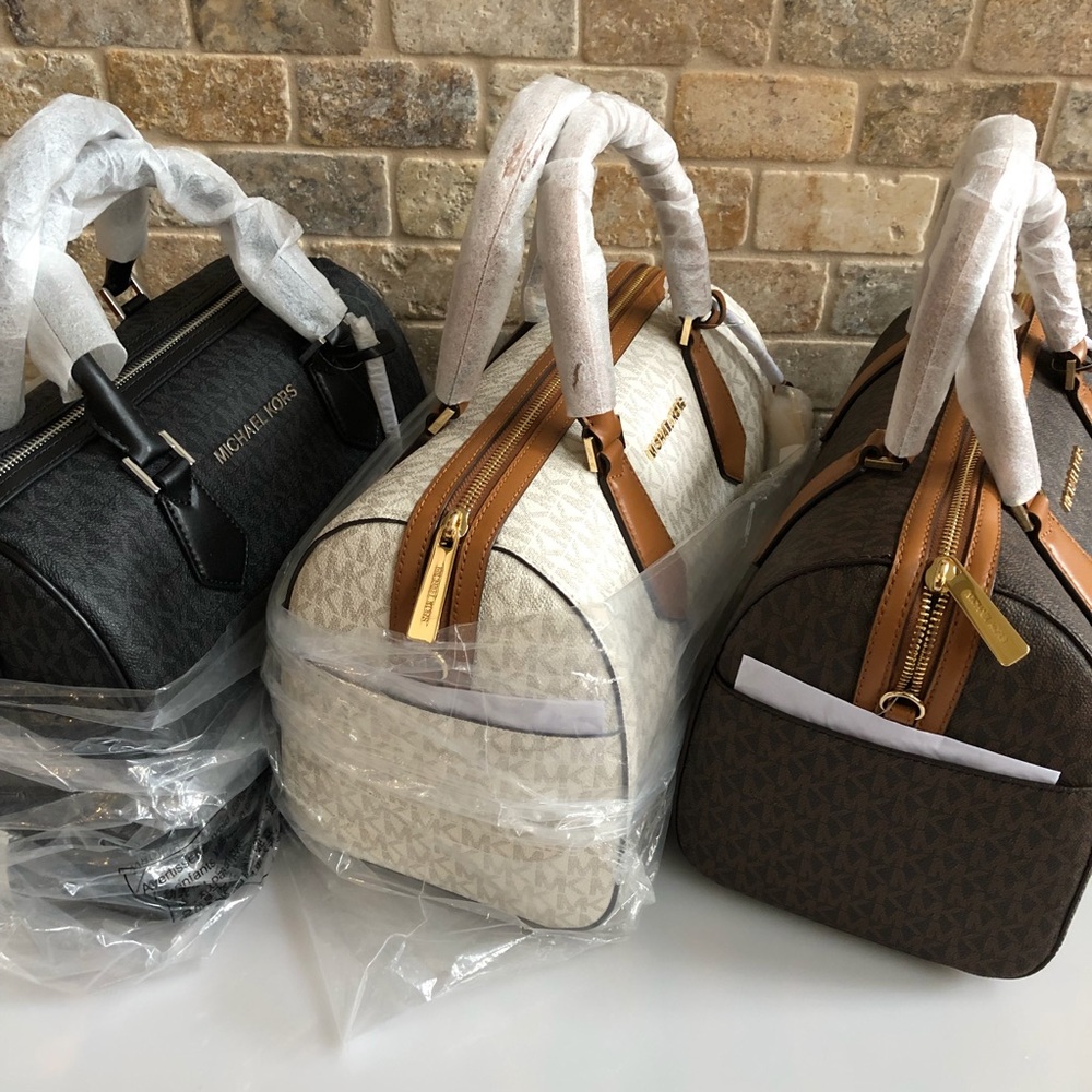 MICHAEL KORS DUGGLE BAG MK SIGNATURE VANILLA BLACK - Picture 8 of 8